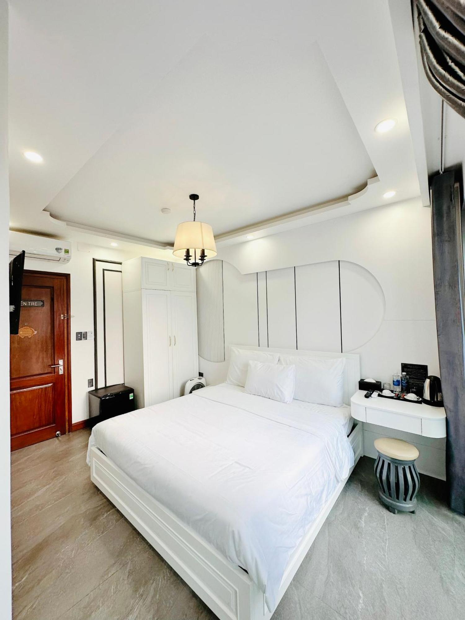 Sala Hotel Hue Exterior photo